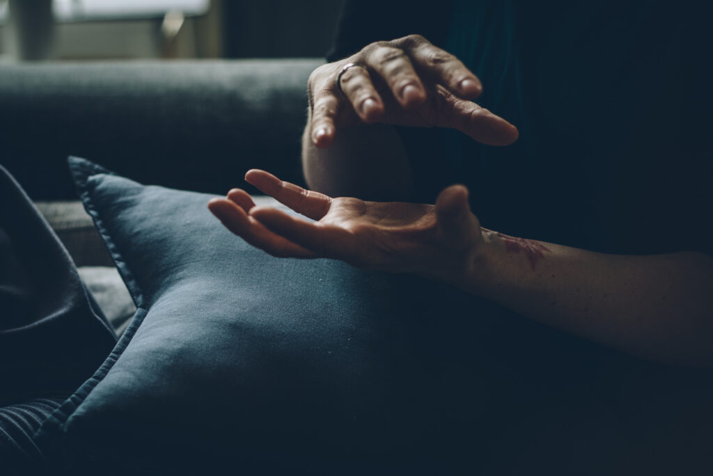 Psychologische Beratung Wien – schützende Handhaltung